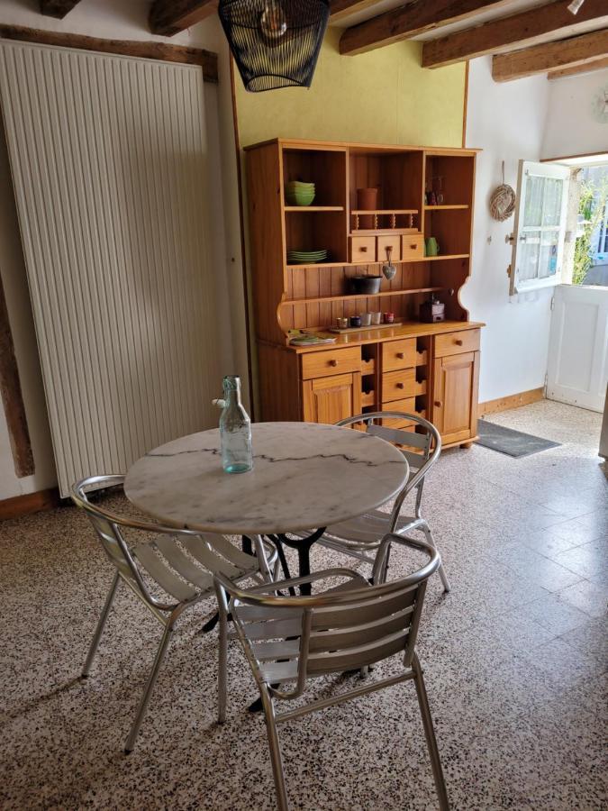 Gite De La Tour De Loire - 65 M2 Au Pied D'Une Tour De Gue Du 17Eme Siecle Mer Εξωτερικό φωτογραφία